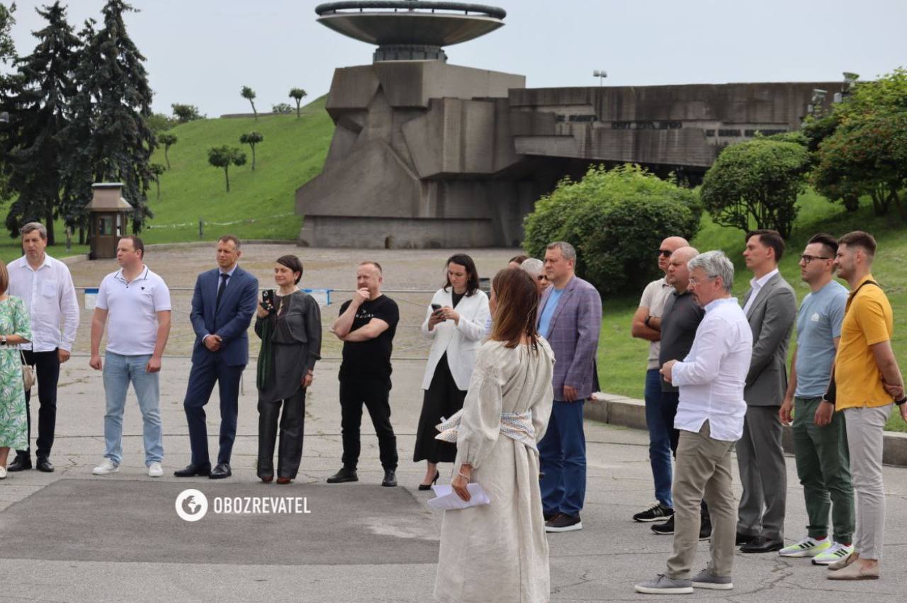 У Києві дозволили замінити радянську символіку на щиті