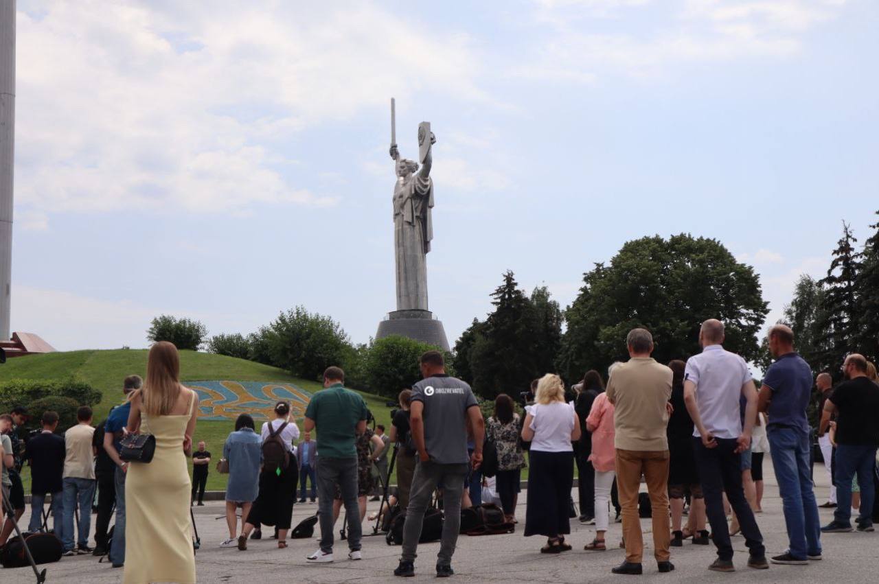 У Києві дозволили замінити радянську символіку на щиті