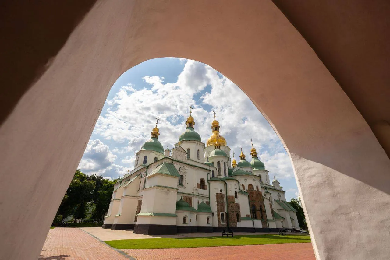 Президенти України та Південної Кореї з подружжям відвідали Софійський собор. Фото