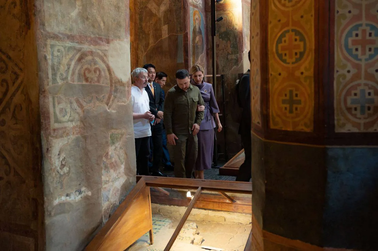 Президенти України та Південної Кореї з подружжям відвідали Софійський собор. Фото