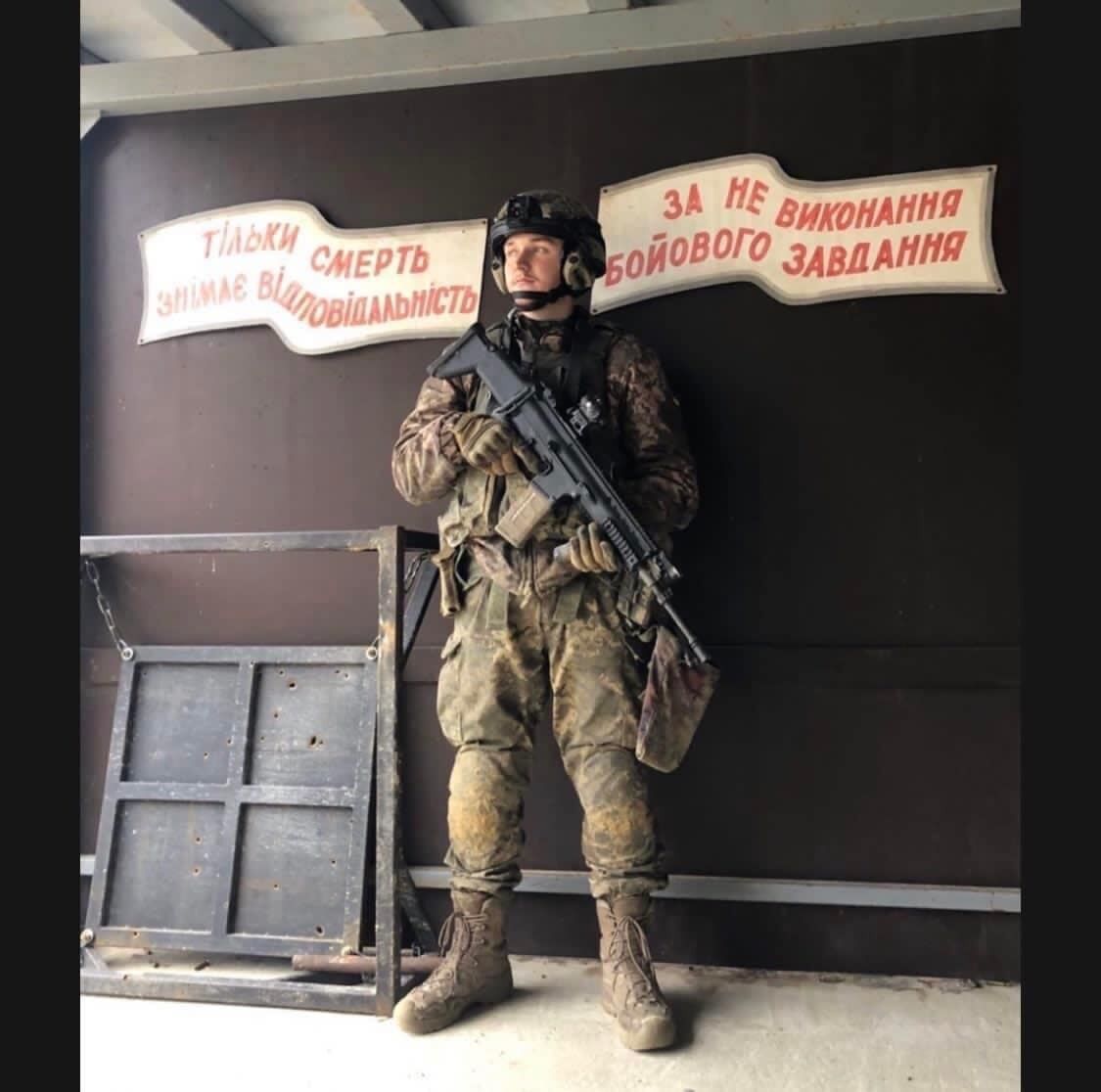 Побрався за місяць до смерті: на війні загинув 22-річний герой Роман