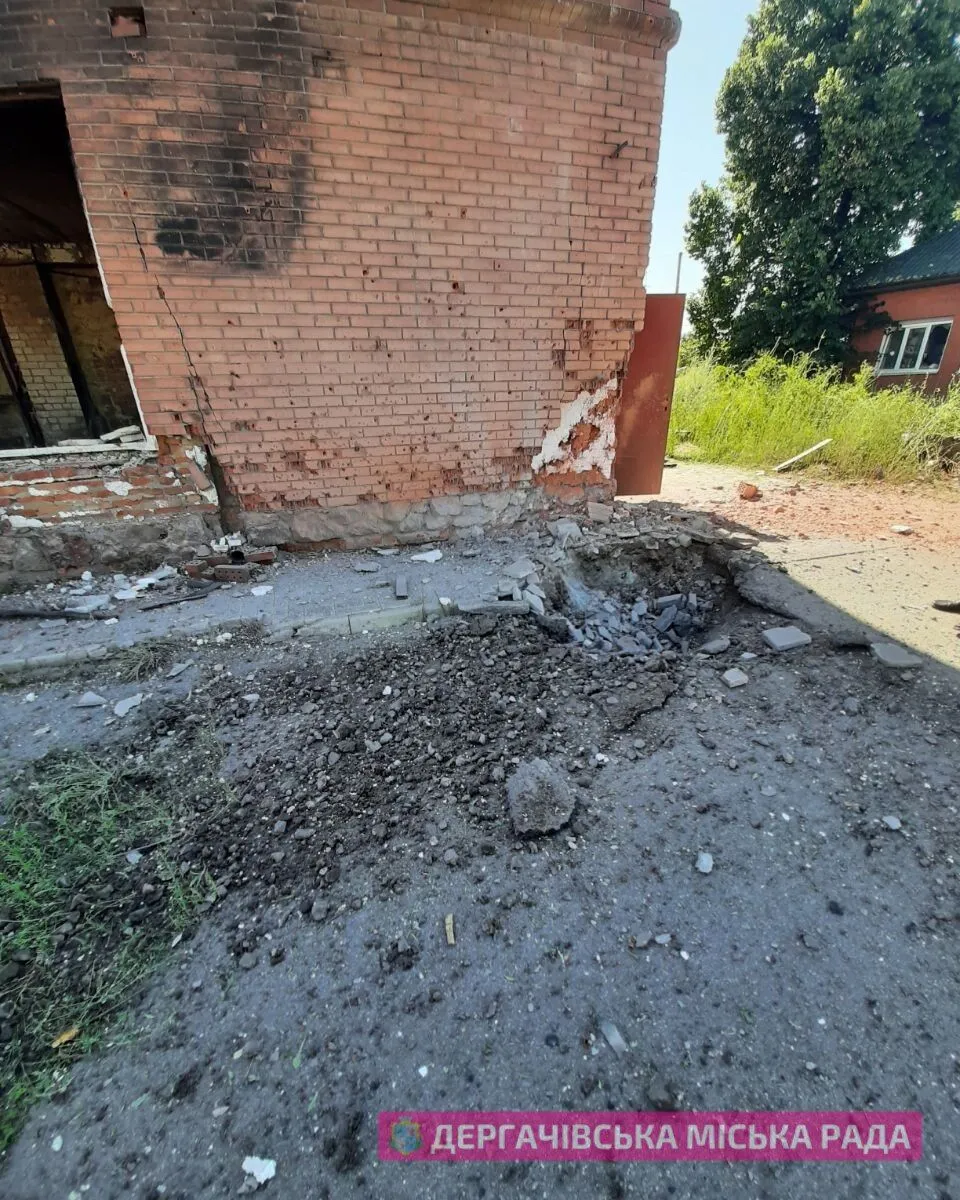 Окупанти завдали масованого удару по Козачій Лопані на Харківщині: є загиблий