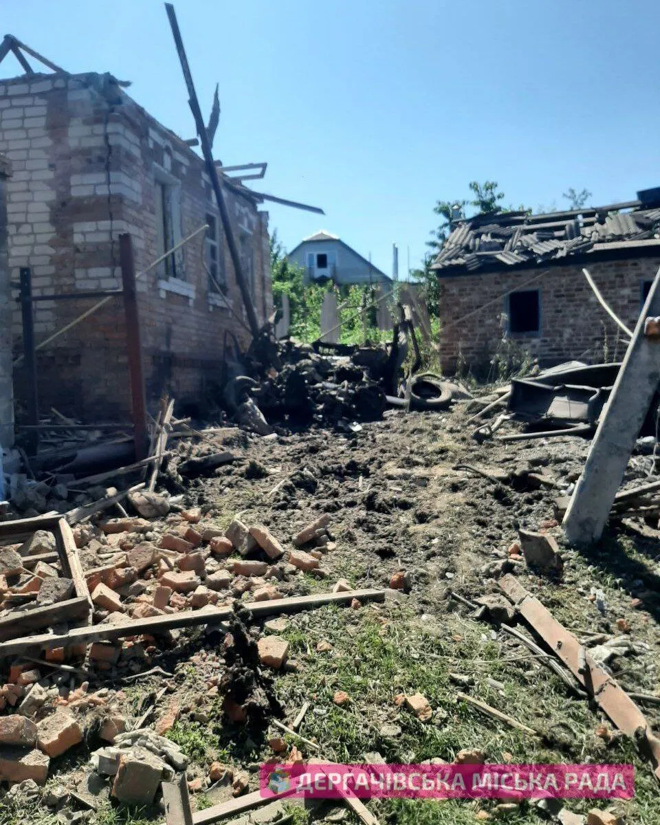 Окупанти завдали масованого удару по Козачій Лопані на Харківщині: є загиблий