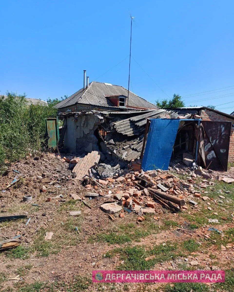 Окупанти завдали масованого удару по Козачій Лопані на Харківщині: є загиблий