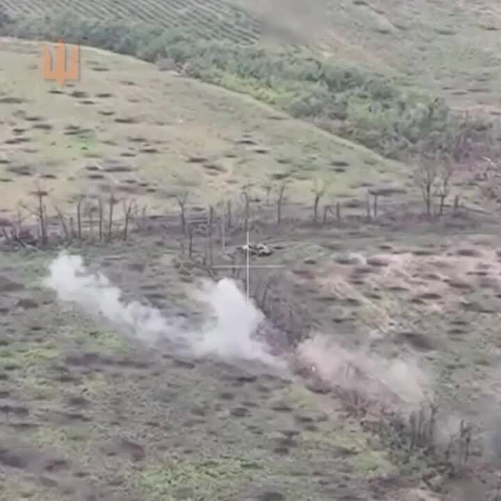 Ювелірна робота: Залужний показав, як артилеристи ЗСУ знищили російський танк Т-80. Відео dqxikeidqxitkant