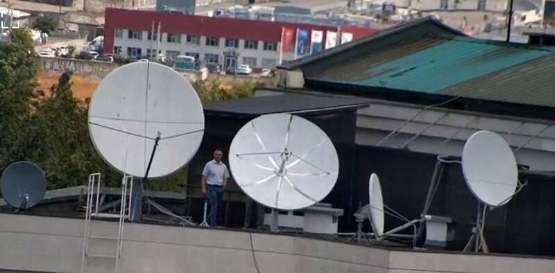 Александр Васинович на крыше российского посольства александр васинович, крыша, посольство, россия, молдова