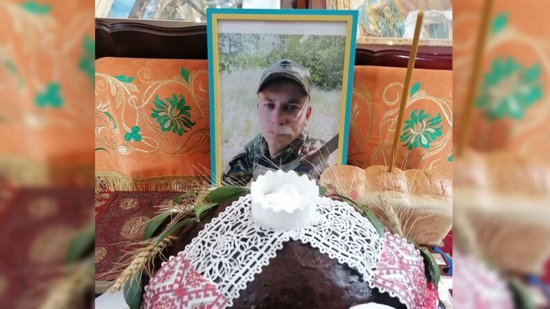 Йому назавжди буде 27: у Чернігові попрощалися з воїном, який загинув у боях за Україну. Фото dqxikeidqxiqqeant