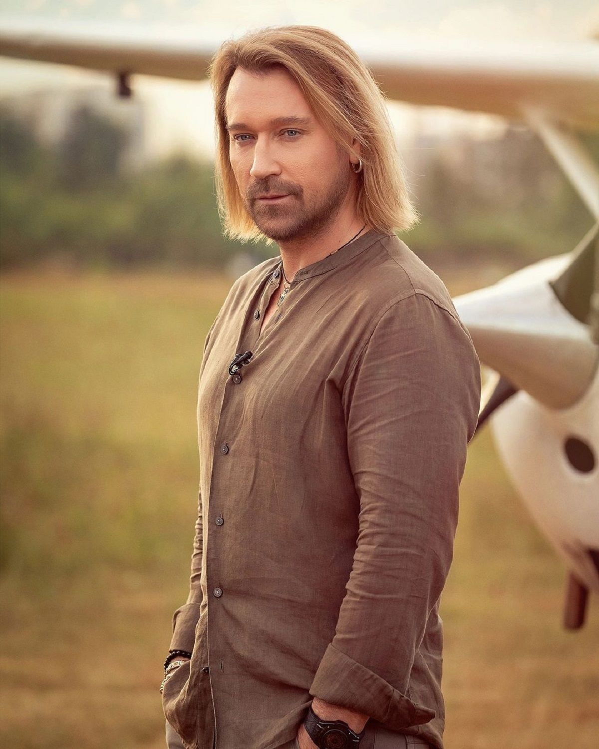 Забули про Україну? Чоловіки-знаменитості, які виїхали з країни під час війни та не повернулися. Фото dqxikeidqxitkant