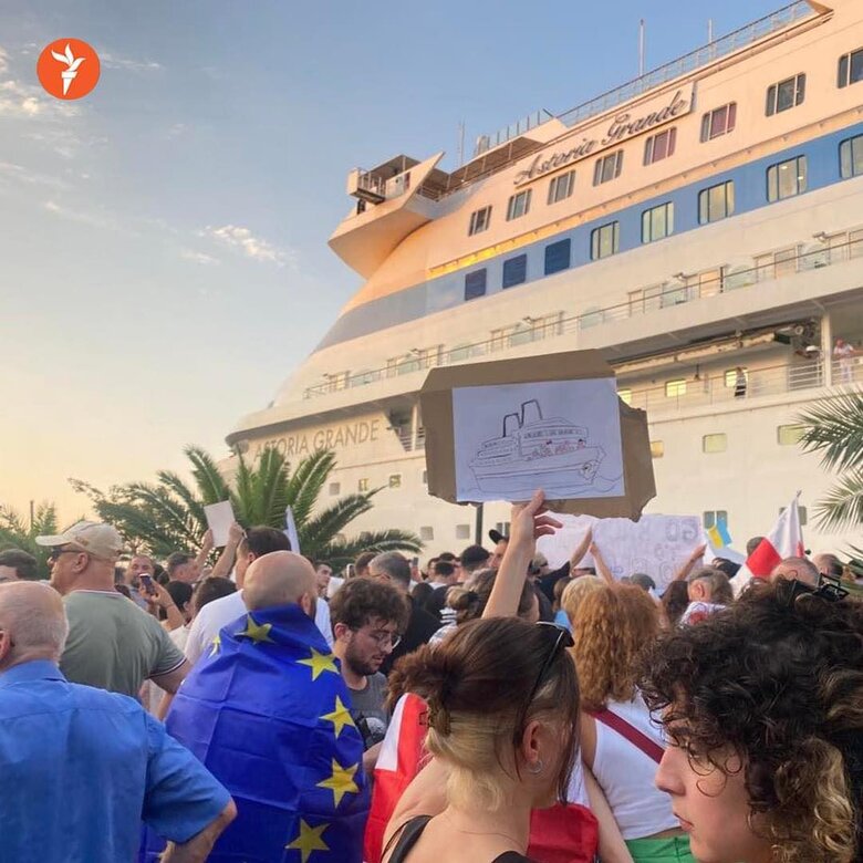  ,  #!:     -       08