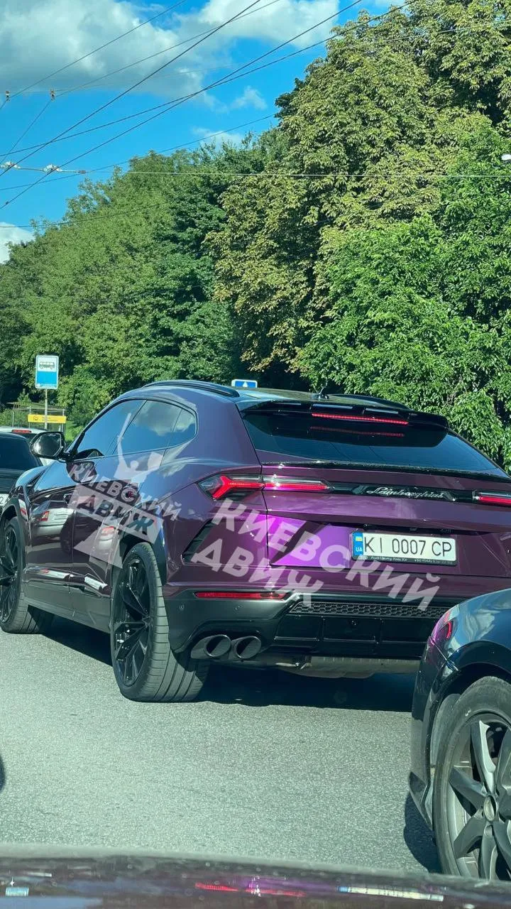 У Києві помітили розкішний Lamborghini Urus: може коштувати пів мільйона доларів. Фото і відео dqxikeidqxitkant