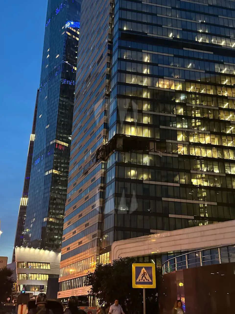 Москву снова атаковали неизвестные БПЛА: в 50-этажном бизнес-центре прогремел взрыв. Фото и видео dqxikeidqxiqqeant