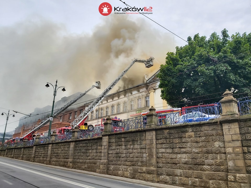 На зображенні може бути: вогонь та текст dqxikeidqxiqqeant