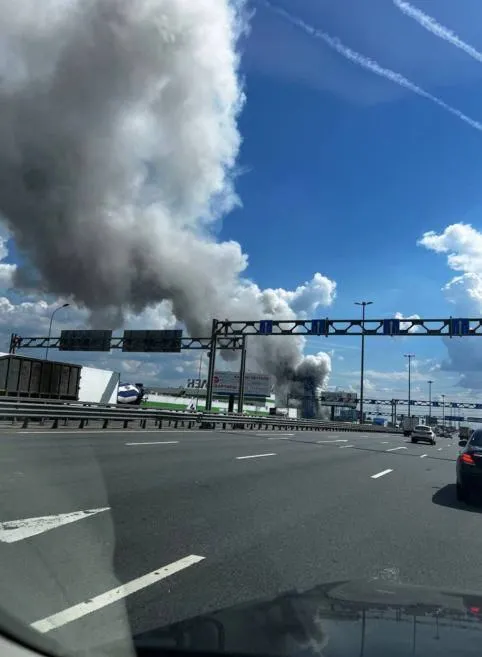 У Підмосков’ї спалахнула потужна пожежа, піднявся стовп диму. Відео dqxikeidqxitkant