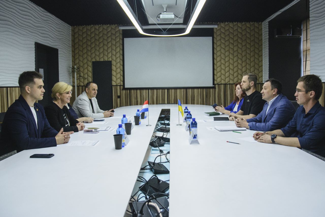 Україна та Хорватія обговорюють маршрути до портів для вивезення зерна 01 Україна та Хорватія обговорюють маршрути до портів для вивезення зерна 01 dqxikeidqxitkant