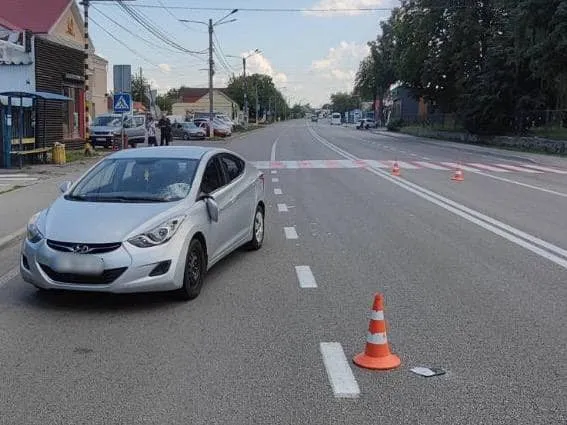 В Киевской области легковушка на пешеходном переходе сбила 11-летнюю девочку. Фото