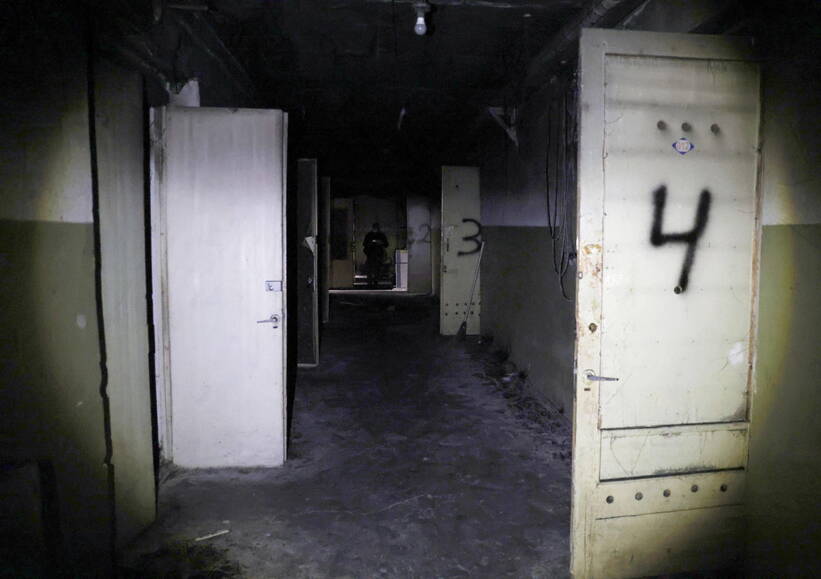 Підземне приміщення в Херсоні, яке використовували російські військові для тортур українців під час окупації міста. Fot. PAP/Newscom dqxikeidqxitkant