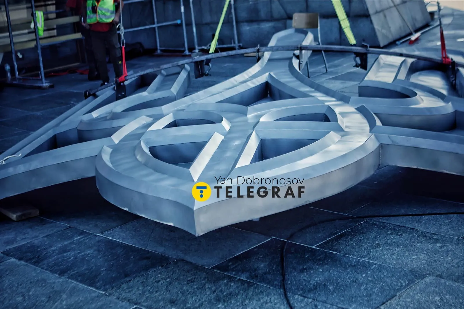 Тризуб піднімуть нагору