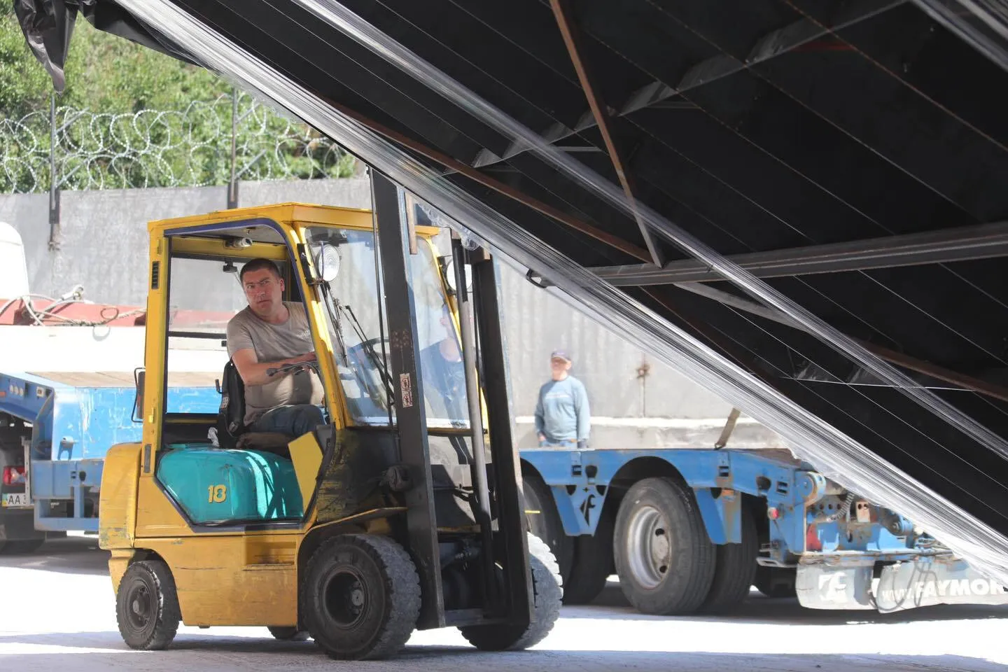 Перевезення нового елемента пам’ятника