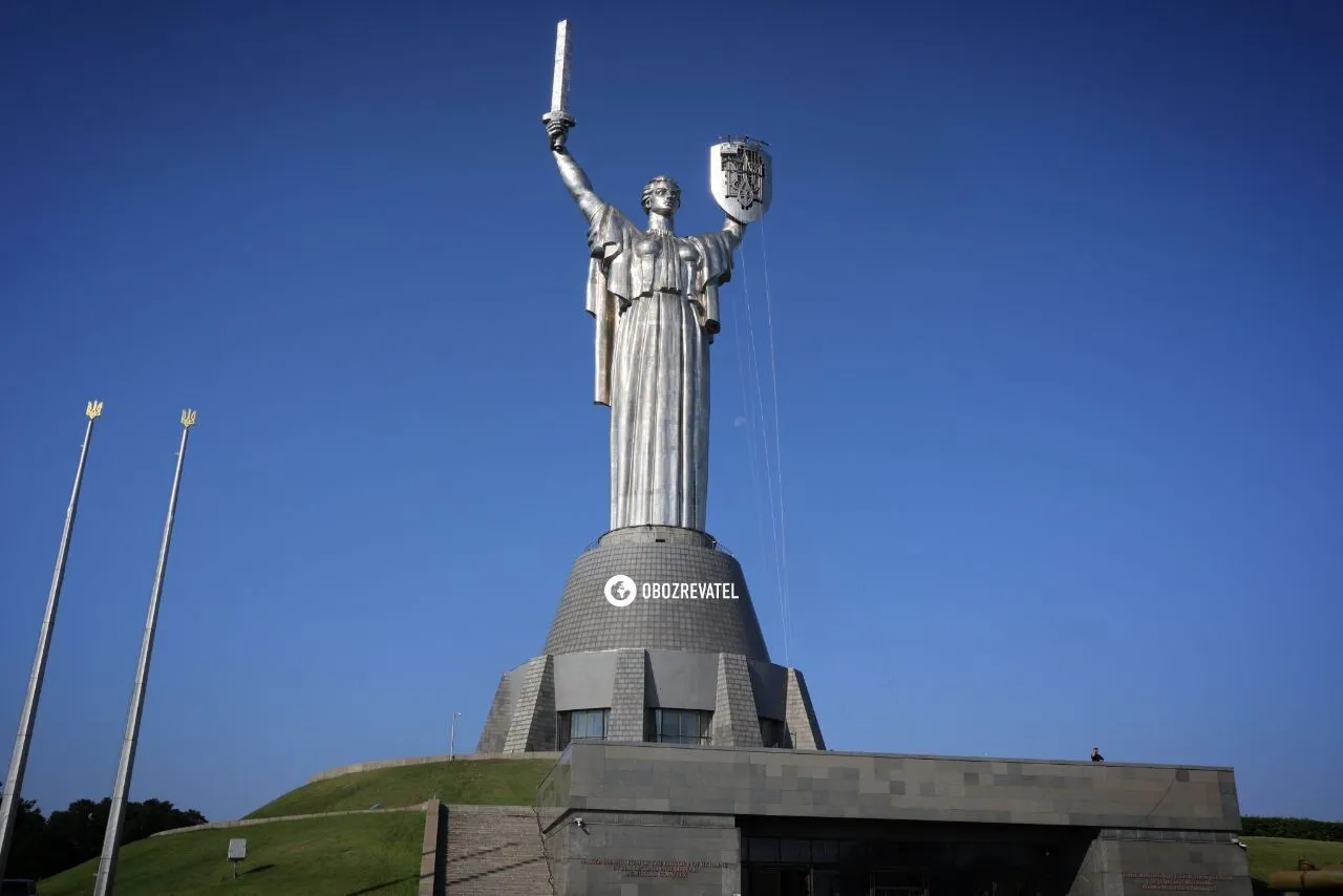 В Киеве установили украинский герб на щите