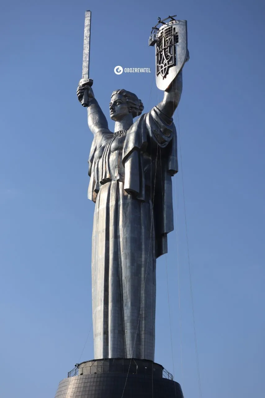 В Киеве установили украинский герб на щите