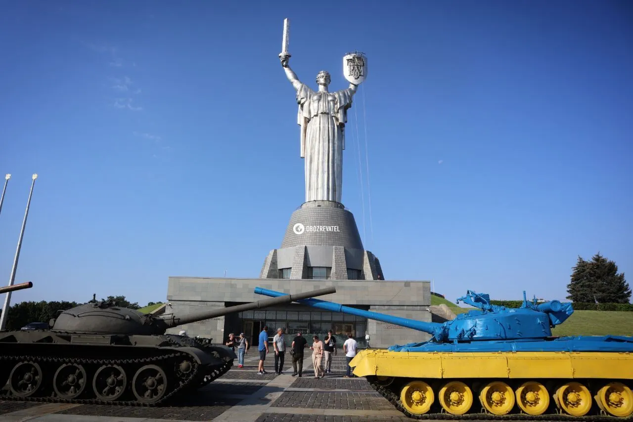 У Києві встановили український герб на щиті