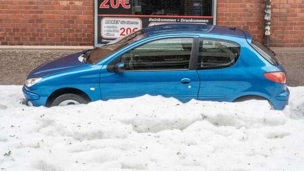 У Німеччині випало до 30 см граду: довелося задіяти снігоприбиральну техніку. Фото і відео dqxikeidqxiqqeant