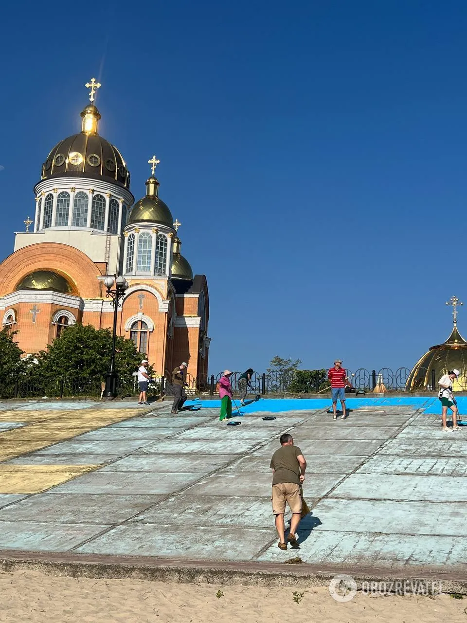 В Киеве на Оболони активисты восстановили самый большой в Украине крымскотатарский флаг. Фото