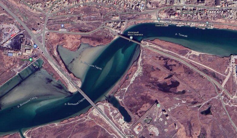 Сили оборони офіційно підтвердили ураження Чонгарського та Генічеського автомобільних мостів 03