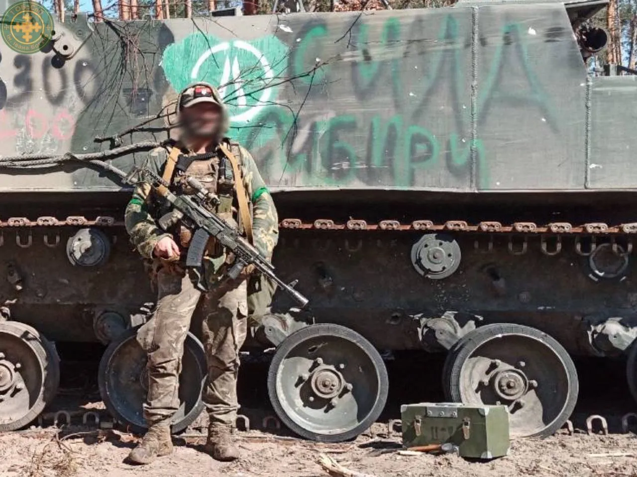 На враждебных позициях под Кременной нашли коробки с иероглифами: фото