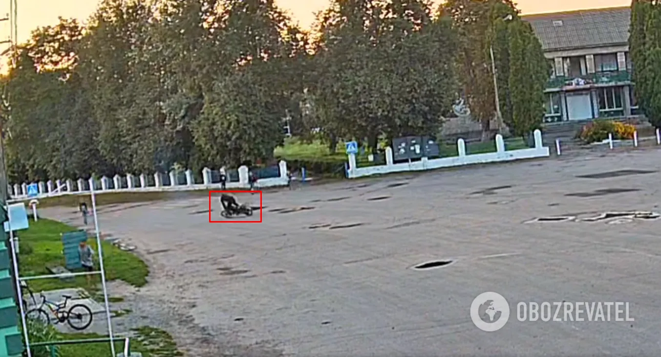 Розваги мотоцикліста на дорозі dqxikeidqxitkant