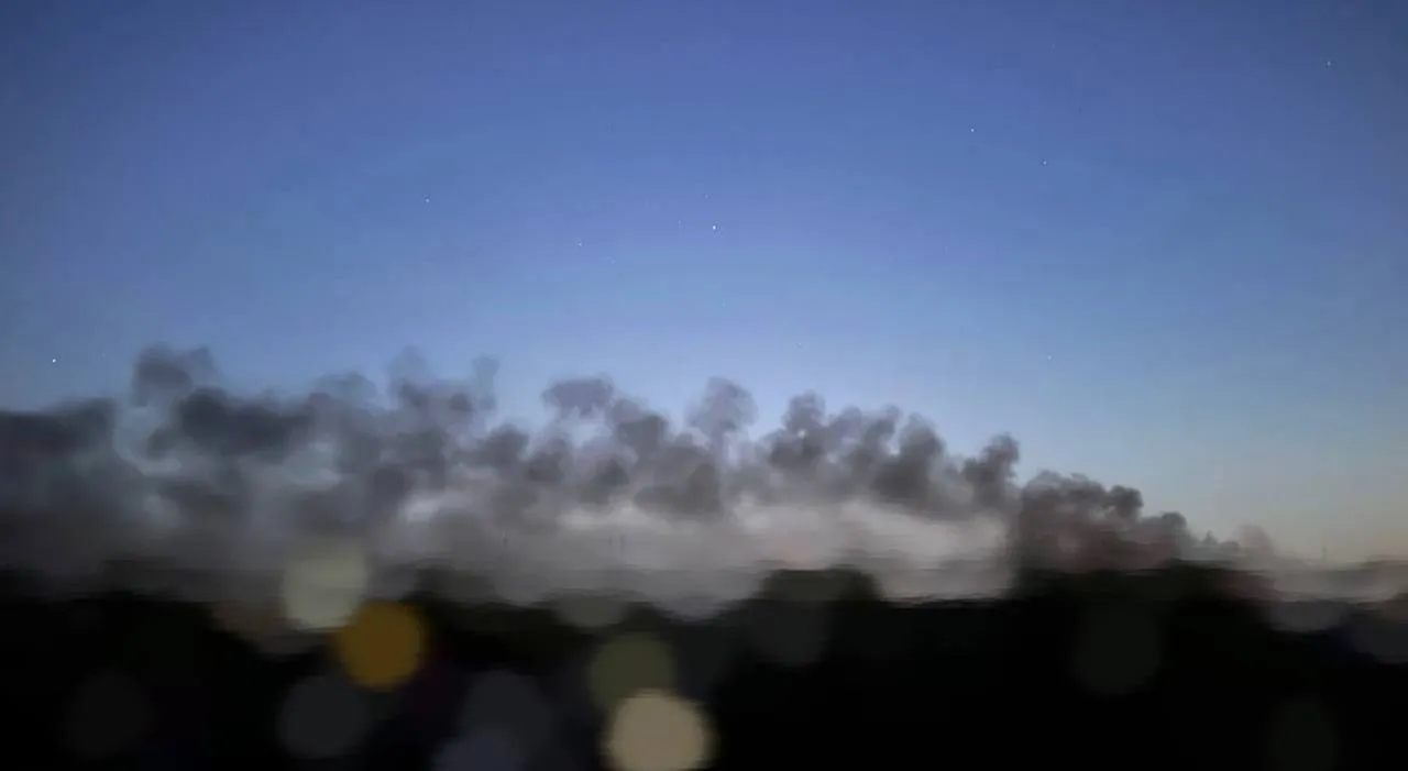 Окупанти завдали удару по підприємству в Дніпрі, спалахнула пожежа: є постраждалий. Фото dqxikeidqxidant