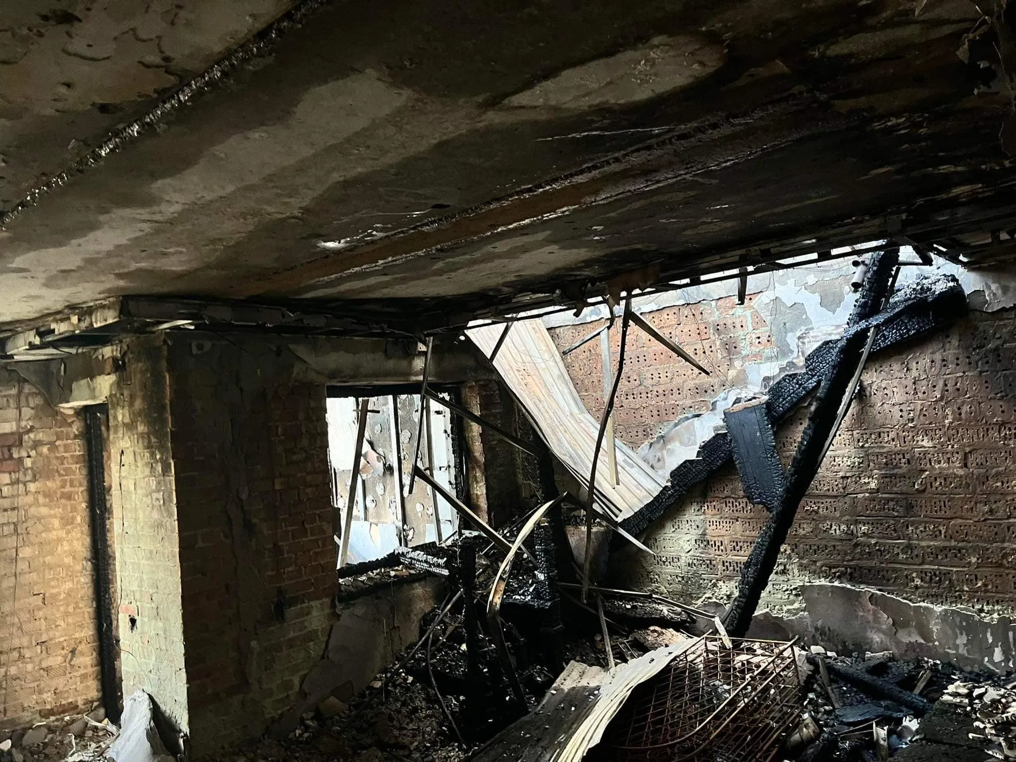 Во Львове ракетным обстрелом повредило 48 домов: мэрия предоставит помощь пострадавшим. Фото