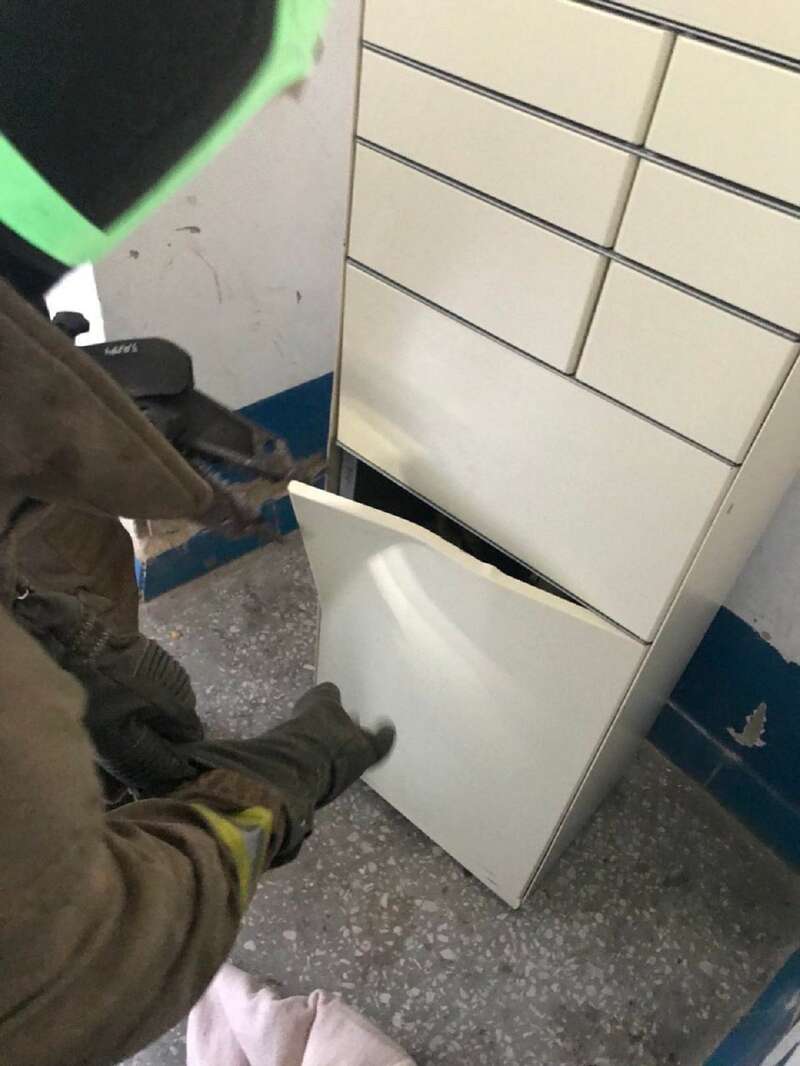 Стало плохо, начал задыхаться: в Полтаве ребенок застрял в ячейке почтомата dqxikeidqxiqqeant