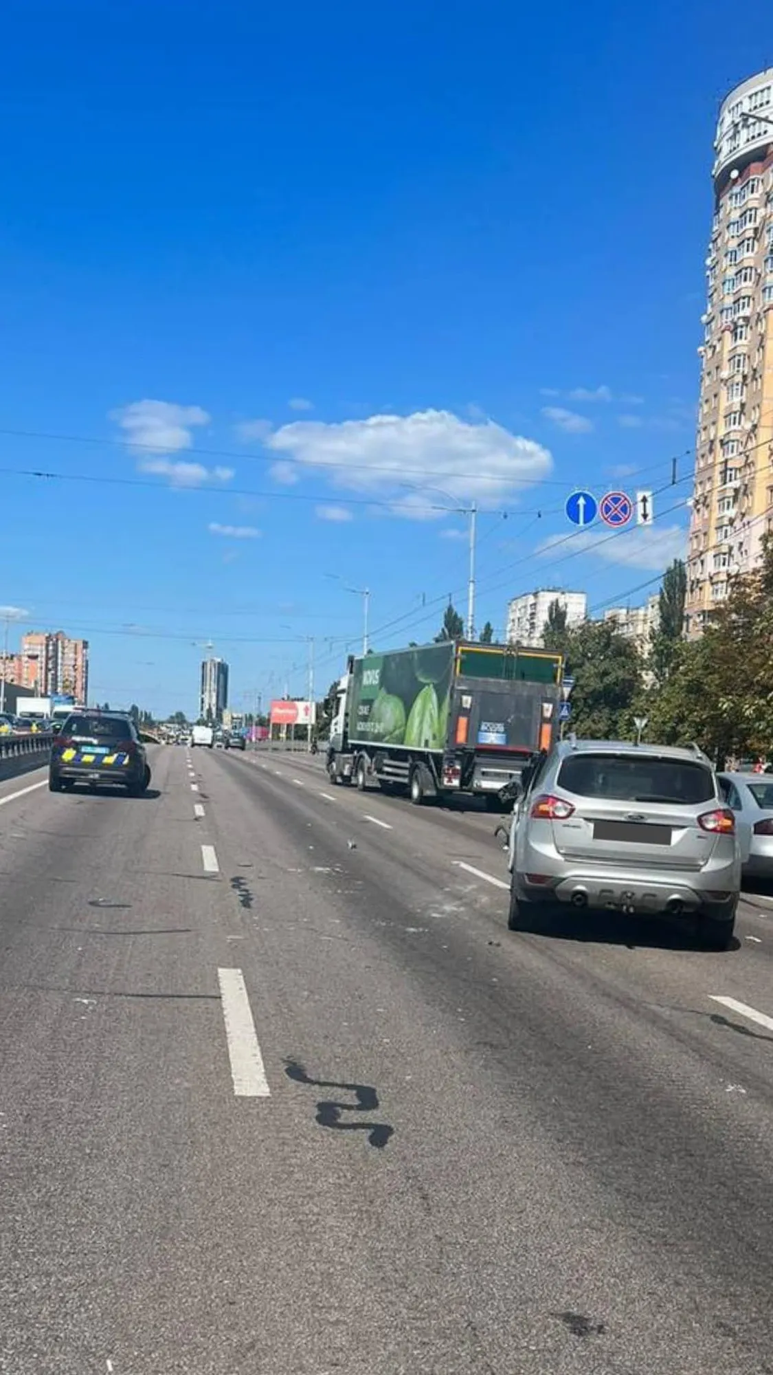 У Києві легковик на пішохідному переході збив на смерть чоловіка. Фото dqxikeidqxiqqeant