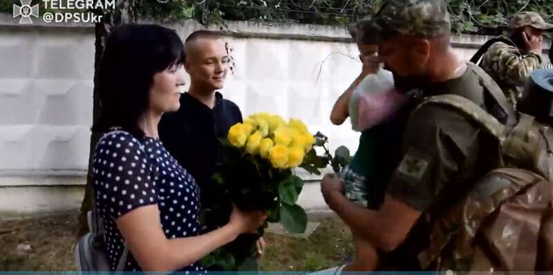 Вдома чекала родина: в ДПСУ показали щемливе відео повернення бійця з фронту dqxikeidqxitkant