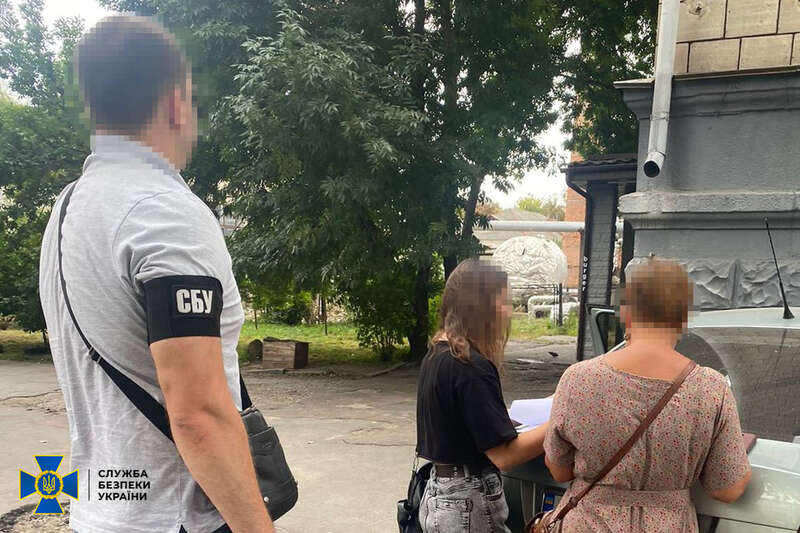 СБУ в Житомире задержала учительницу. Она отрицала зверства окупантов в Буче dqxikeidqxiqqeant