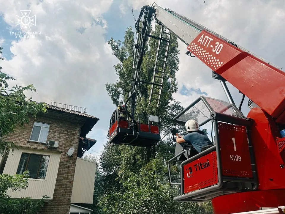 В Киеве произошел масштабный пожар в жилом доме: Кличко рассказал подробности. Фото и видео