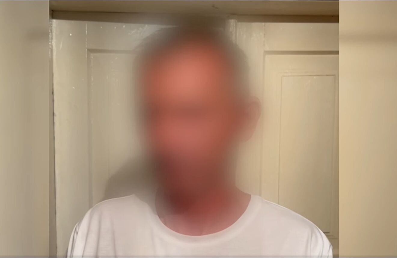 На Київщині чоловік в центрі міста пограбував жінку з дитиною: злочин потрапив на камери. Відео