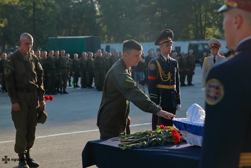 На Київщині поховали четвертого загиблого під Радою нацгвардійця (ФОТО) - фото 4 На Київщині поховали четвертого загиблого під Радою нацгвардійця (ФОТО) - фото 4
