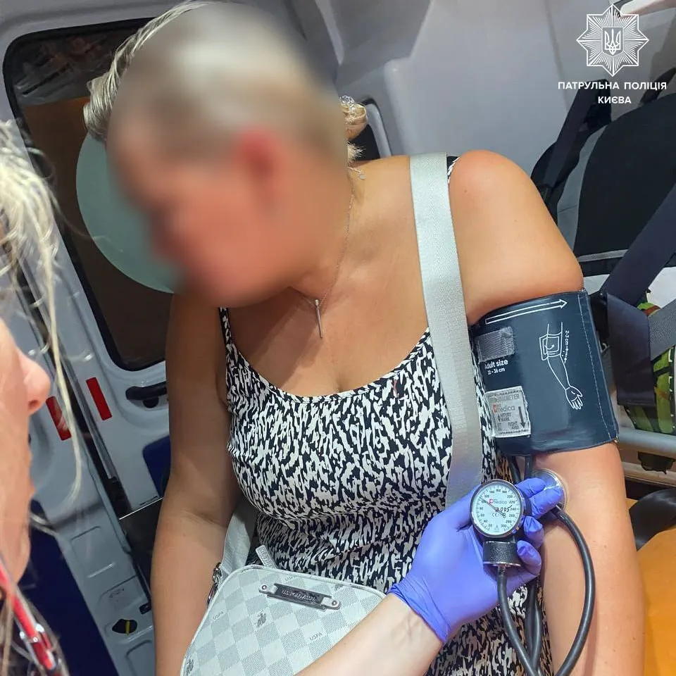 У Києві п’яний чоловік під час конфлікту нацькував на жінку собаку. Фото dqxikeidqxiqqeant