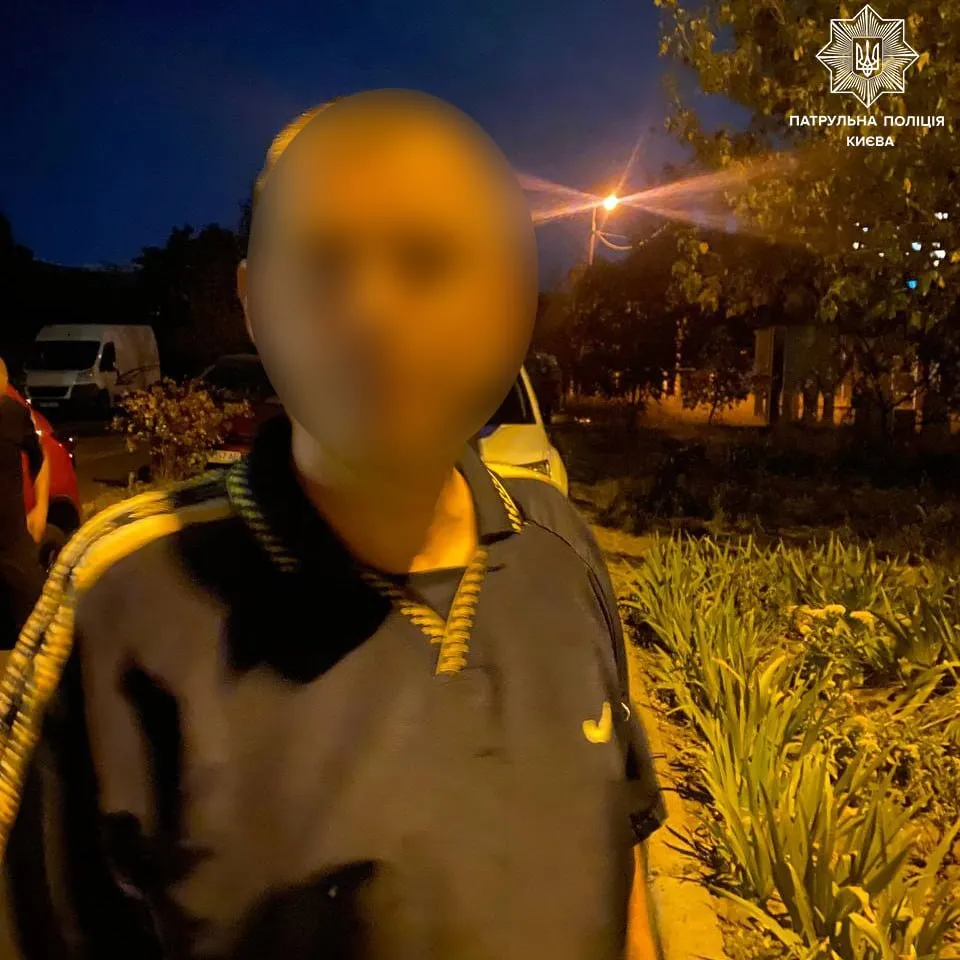 У Києві п’яний чоловік під час конфлікту нацькував на жінку собаку. Фото