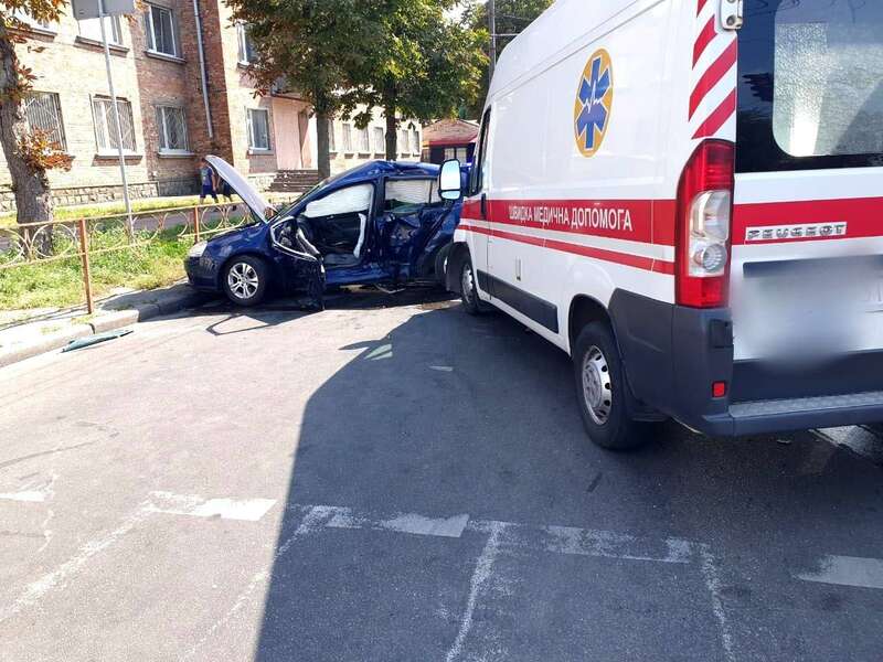 В Киевской области произошла авария с участием легковушки и машины