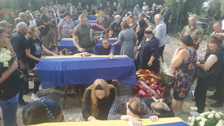 На Полтавщині прощаються із загиблими на Донеччині екіпажами Мі-8 03