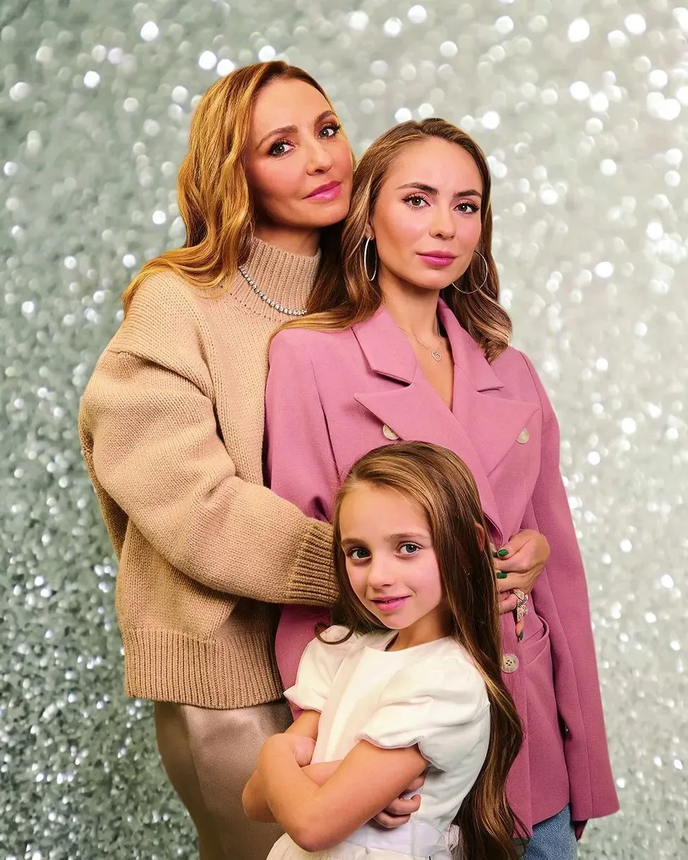 Навка отправила дочь в школу с