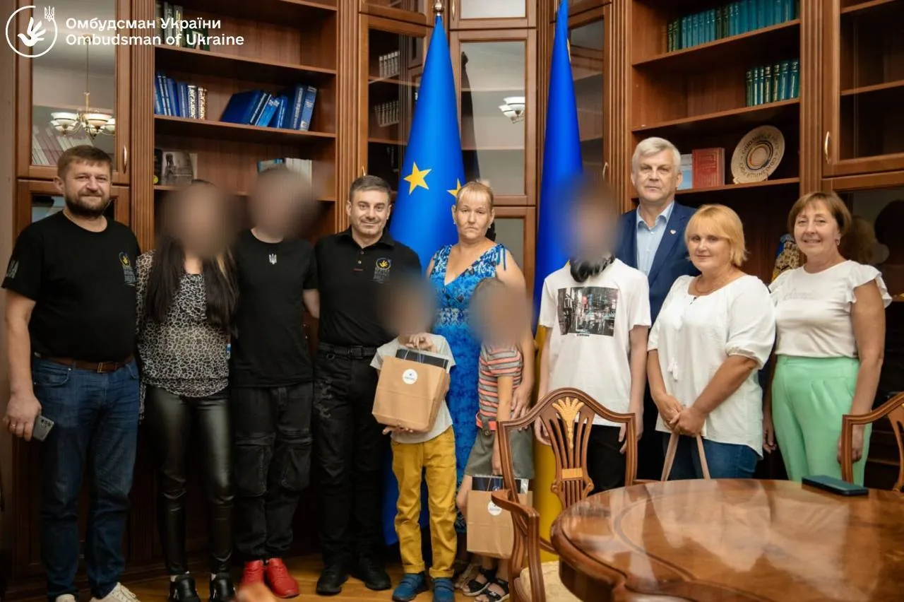     9  :   .  dqxikeidqxidant