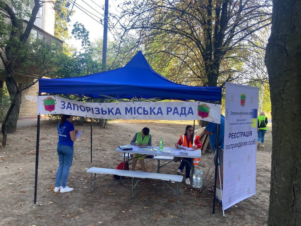 Росія обстріляла Запоріжжя ракетами: пошкоджено об’єкти інфраструктури, вибито вікна у 42 багатоповерхівках. Фото