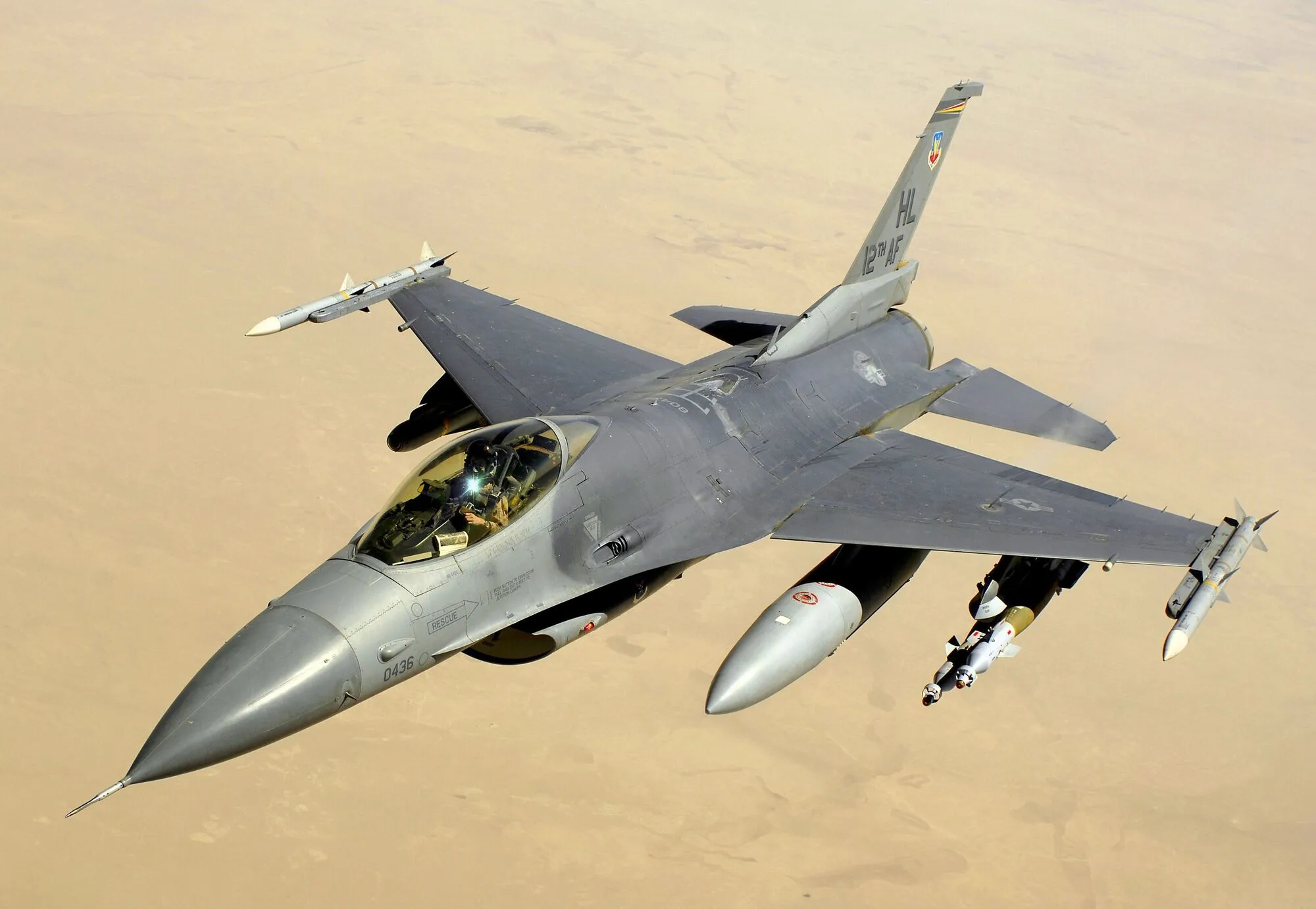 F-16 Fighting Falcon dqxikeidqxitkant