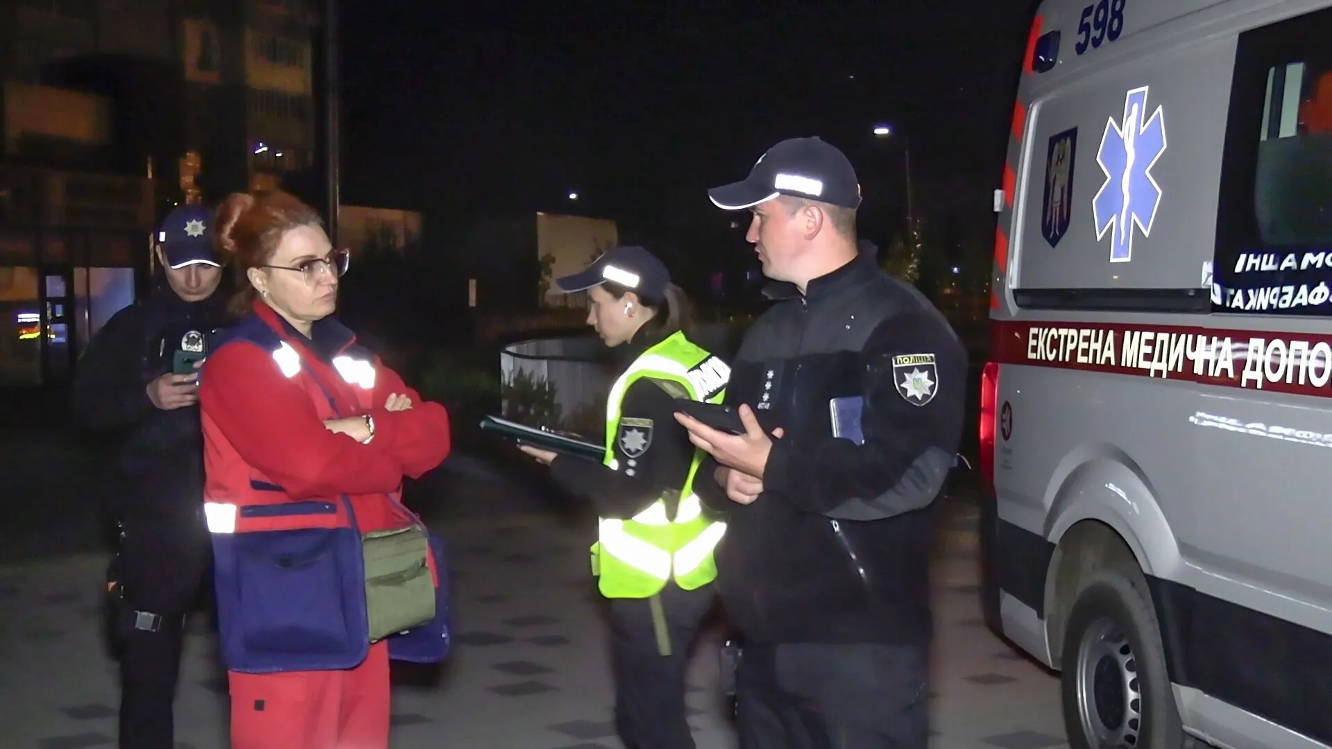 У Києві чоловік через конфлікт убив перехожого та під час затримання поранив поліцейського. Фото і відео dqxikeidqxiqqeant