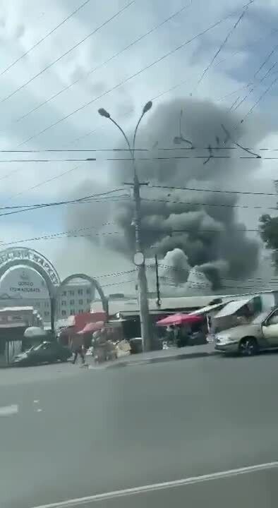 В Самаре вспыхнул мощный пожар на заводе, валит дым. Фото и видео
