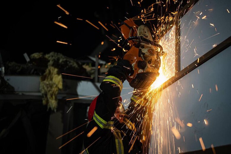 Зеленский поздравил ГСЧСовцев с Днем спасителя: Вы спасли после обстрелов тысячи жизней, ликвидировали более 100 тыс. пожаров 01 dqxikeidqxitkant